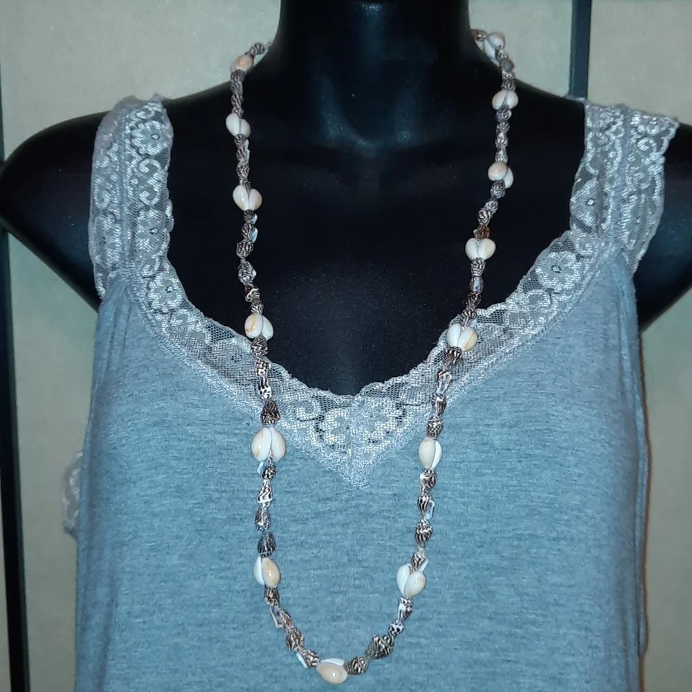 3 Seashell Necklaces Beautiful - Picture 3 of 7